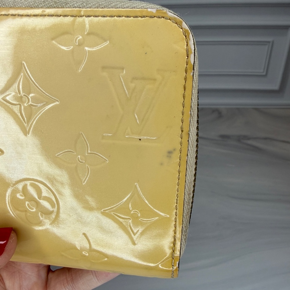 Louis Vuitton Vernis Cream Patent Leather Long Zip Wallet | Authentic - Picture 7 of 15